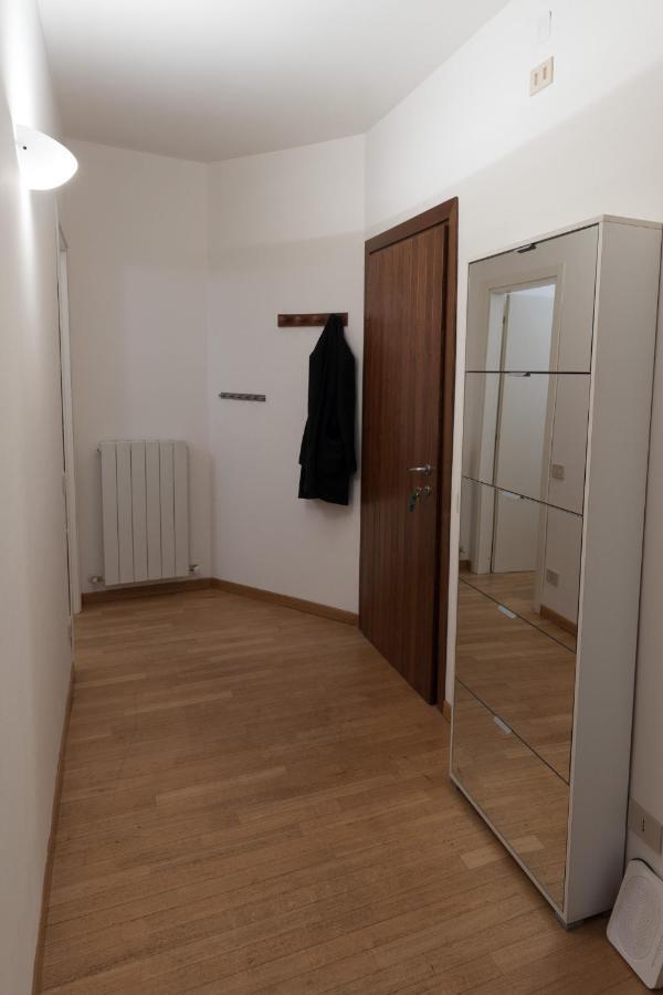 ローヴェレ Casa Piazza Del Portoヴィラ エクステリア 写真